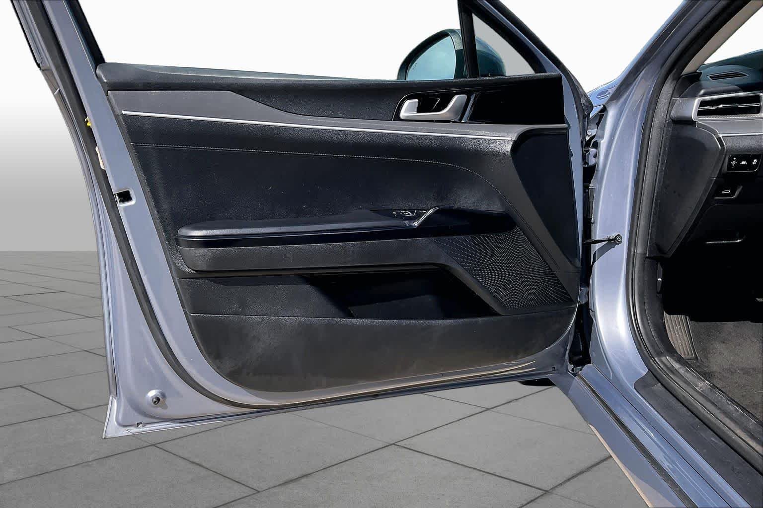 Used 2022 Everlasting Silver Kia LXS image 21