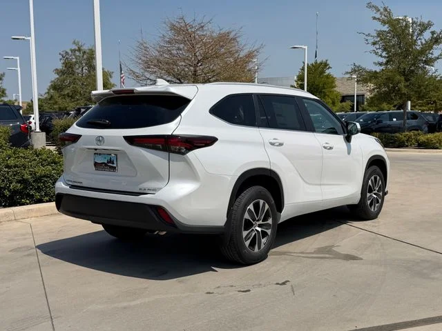 New 2026 Wind Chill Pearl Toyota XLE image 4