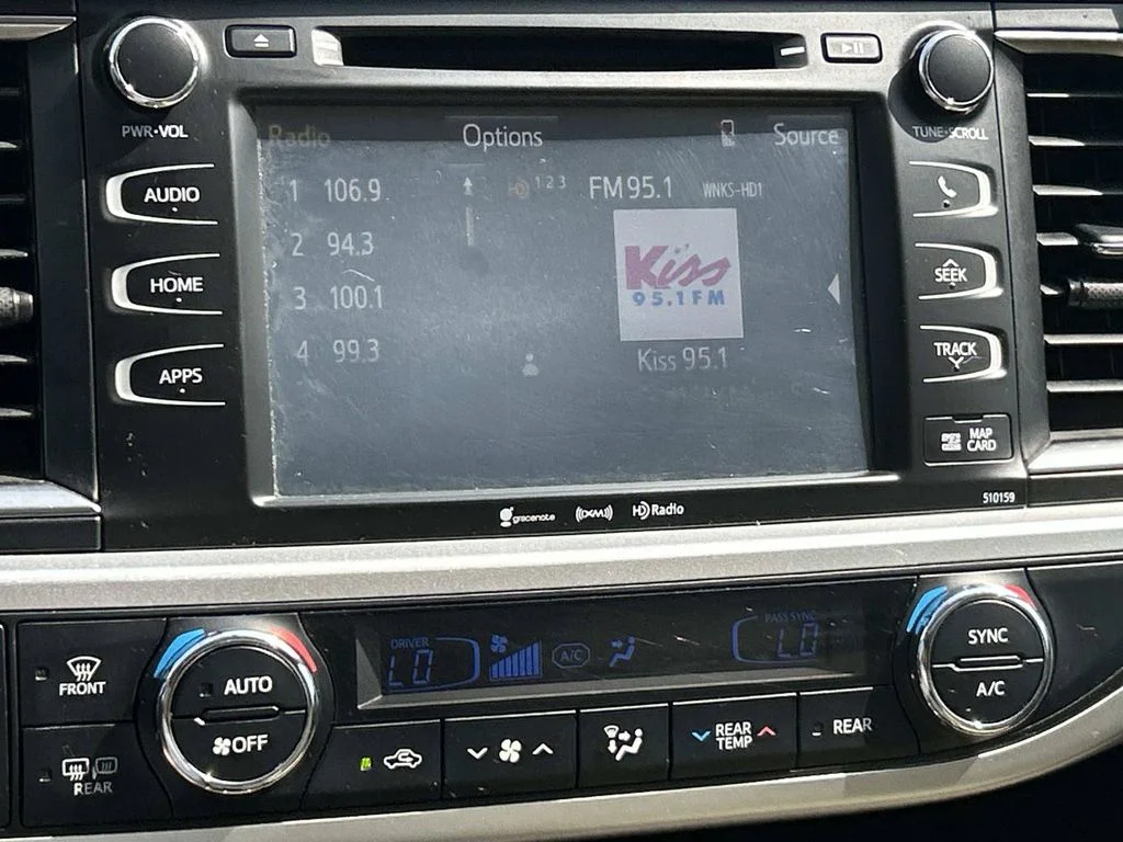 Used 2016 White Toyota XLE V6 image 39