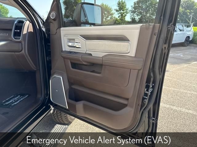 New 2025 Diamond Black Crystal Pearl-Coat Exterior Paint RAM Laramie image 28