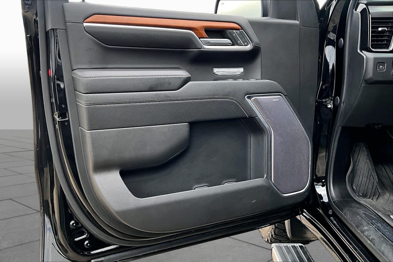 Used 2022 Onyx Black GMC Denali image 22