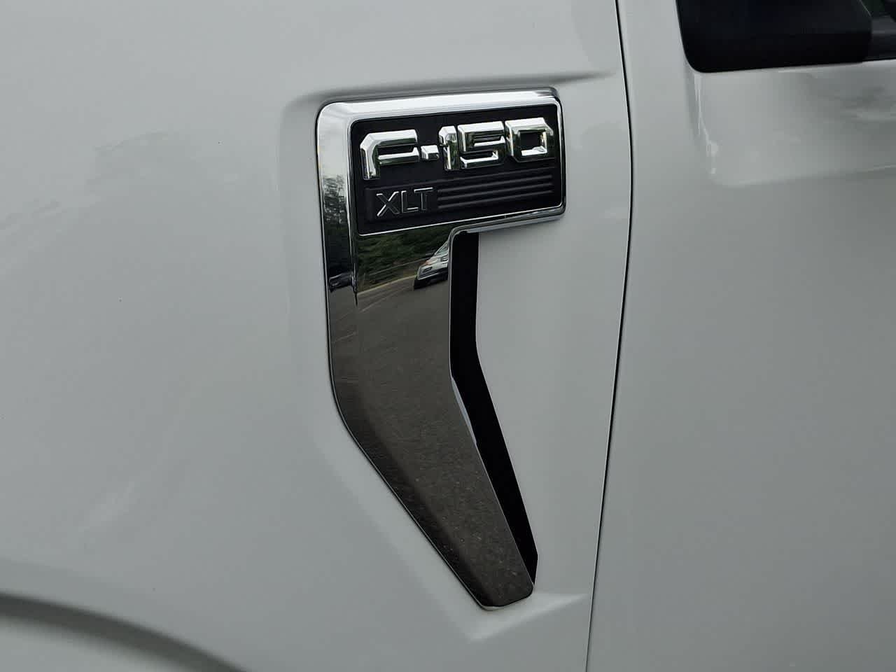 Certified Used 2024 Oxford White Clearcoat Ford XLT image 28