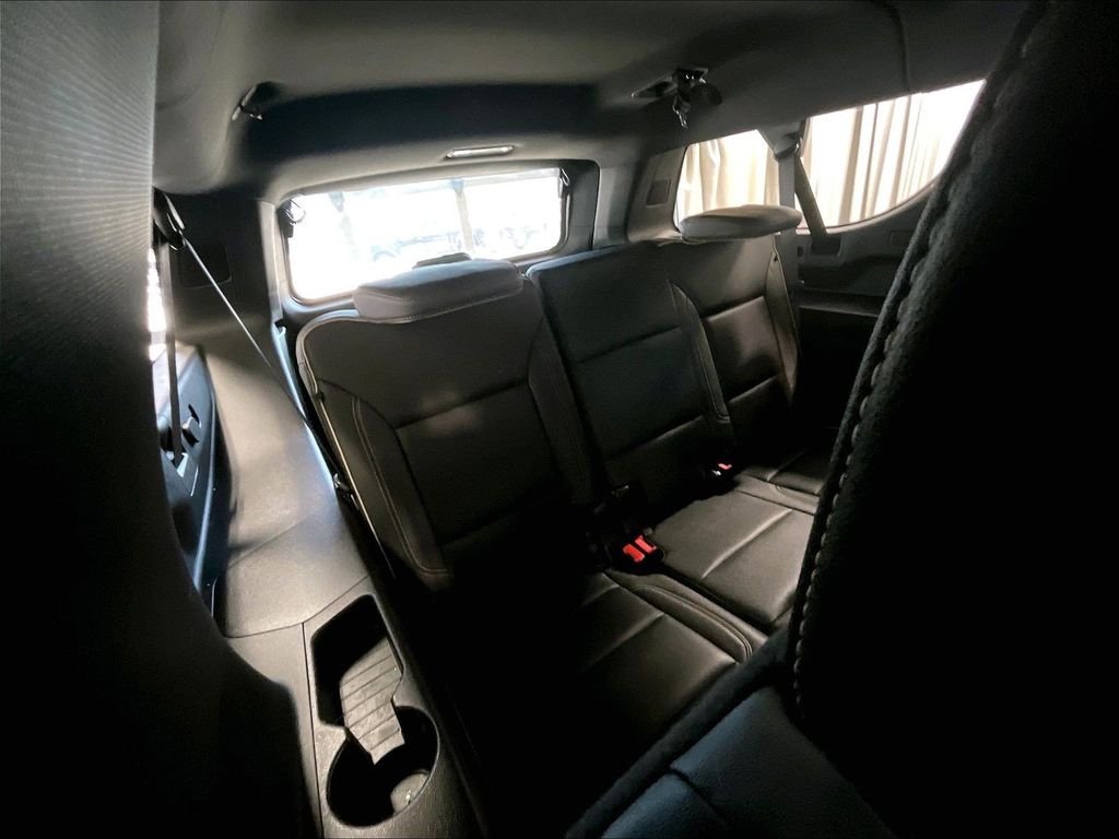 Used 2025 White GMC Elevation image 17