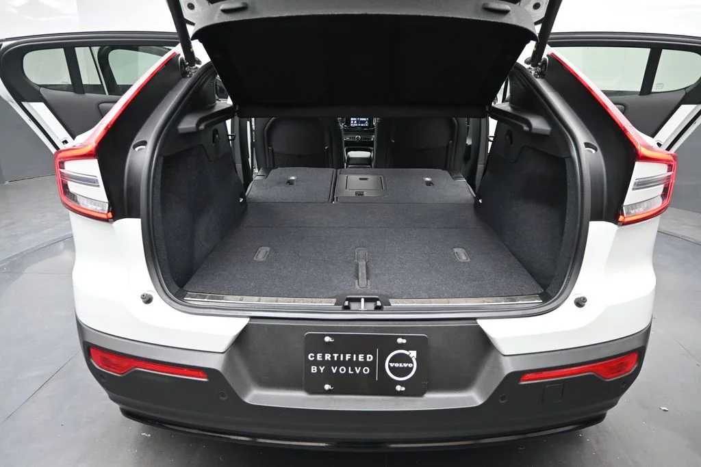 Certified Used 2023 Crystal White Volvo Plus image 18