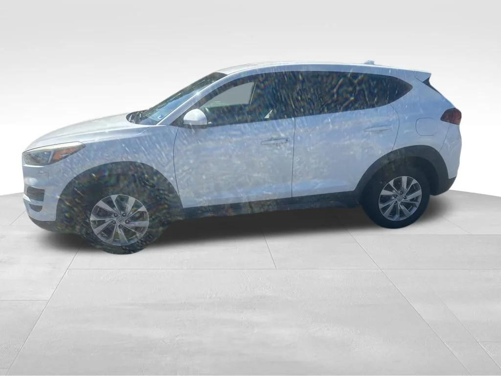 Used 2019 White Hyundai SE image 11