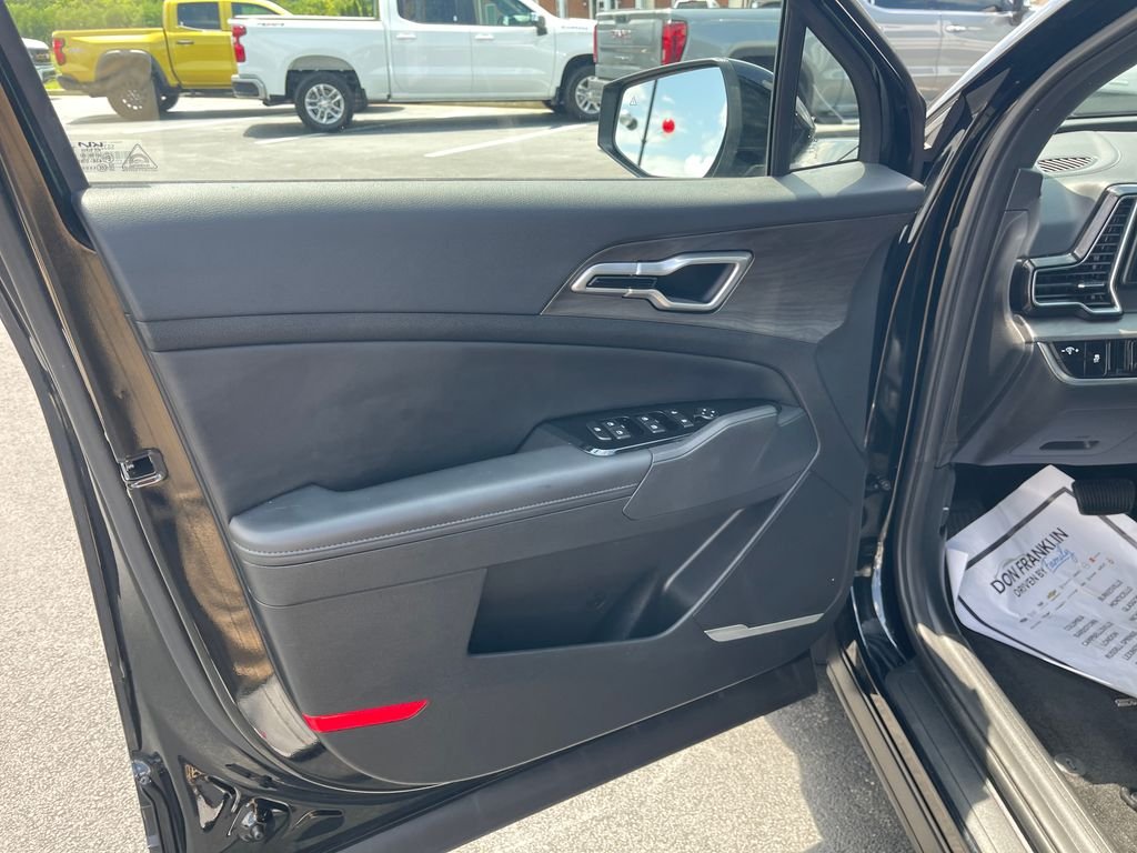 Used 2025 Black Kia X-Line image 12