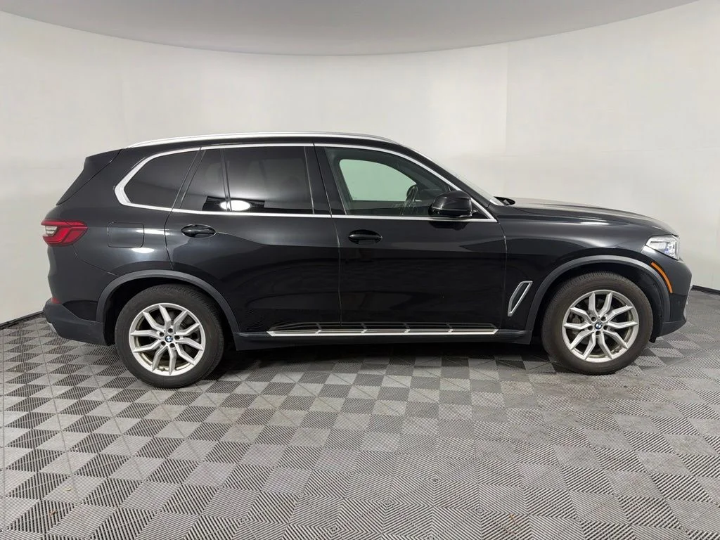 Used 2019 Black Sapphire Metallic BMW xDrive40i image 4