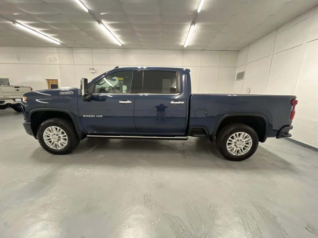 Used 2022 Northsky Blue Metallic Chevrolet High Country image 5