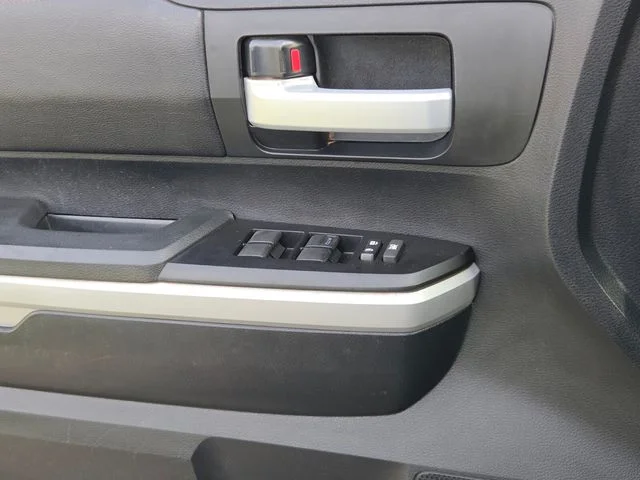 Used 2018 Silver Toyota SR5 image 26