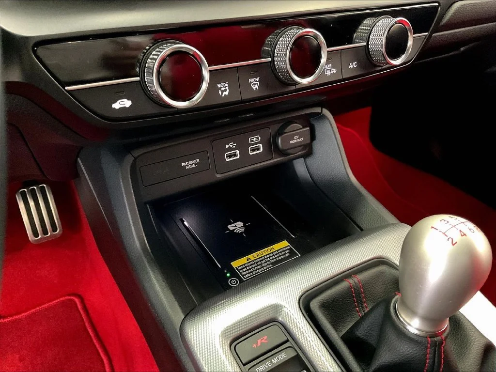 Used 2025 White Honda  image 16