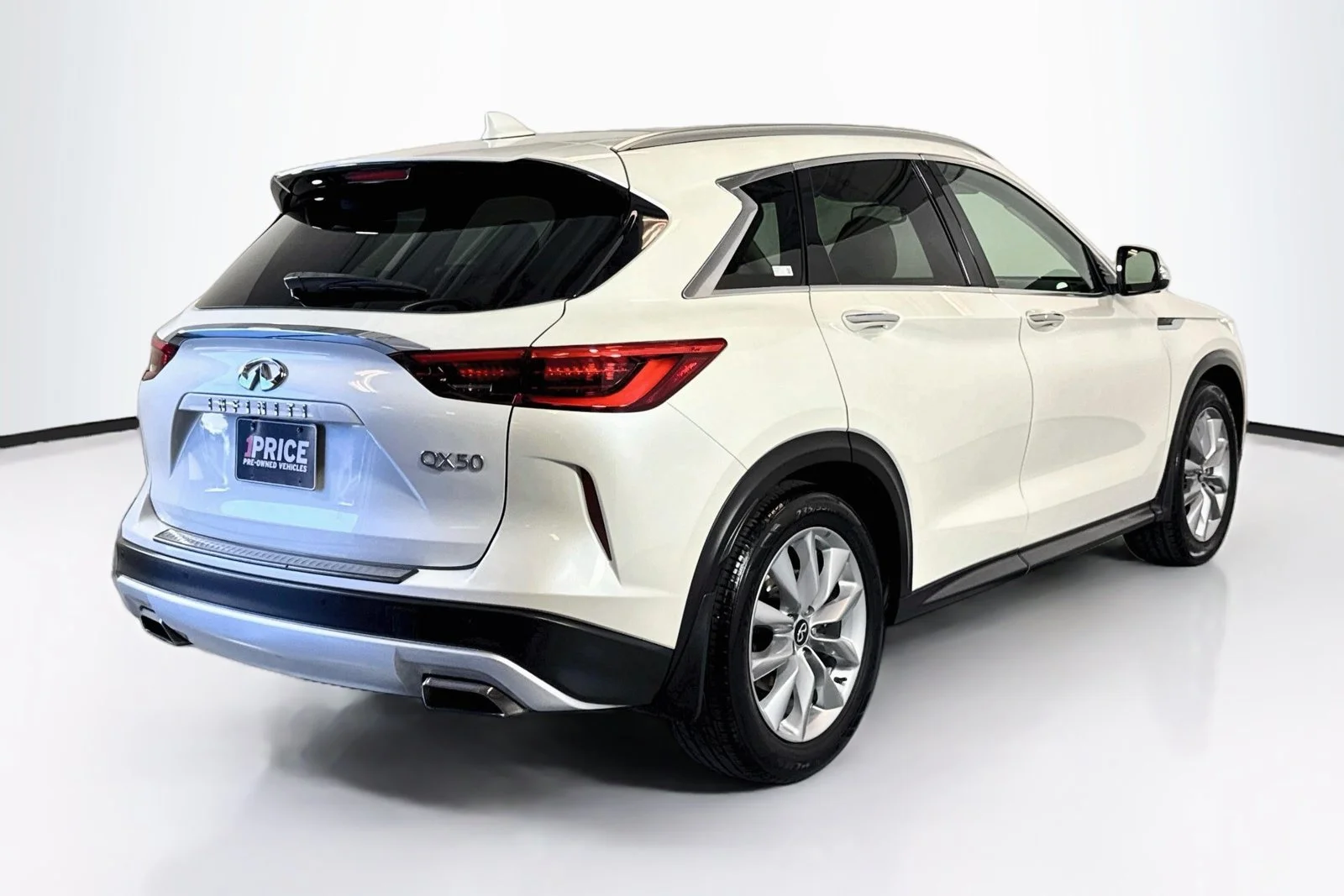 Used 2021 Majestic White INFINITI ESSENTIAL image 5