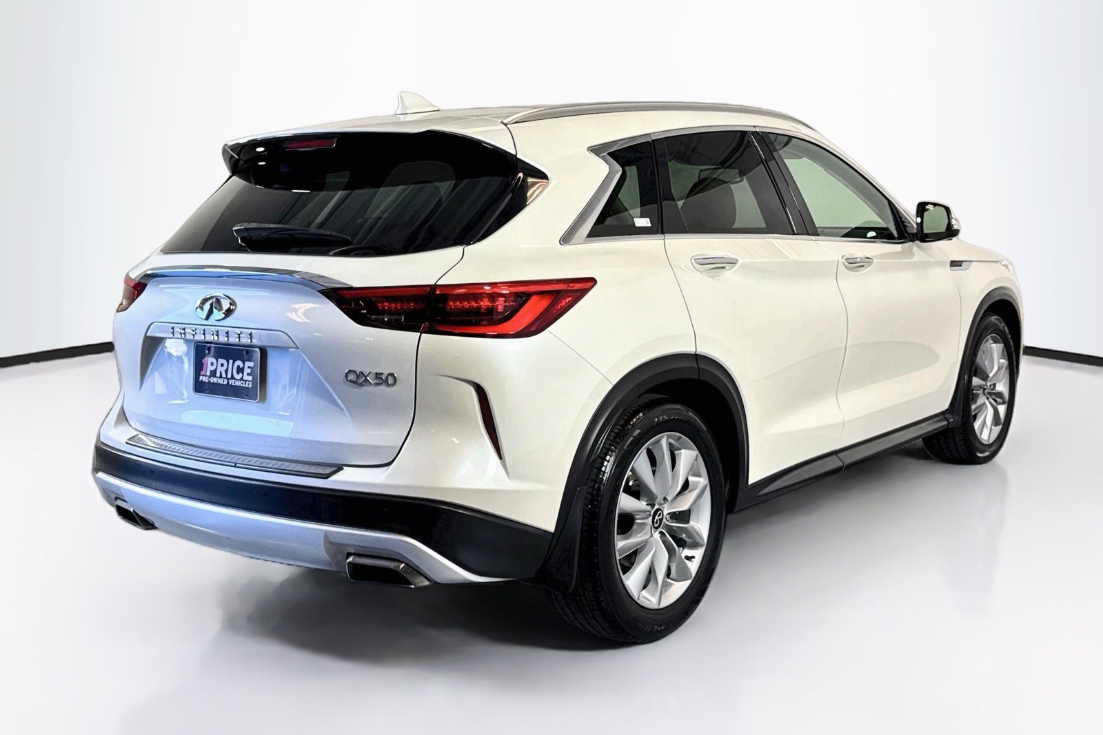 Used 2021 Majestic White INFINITI ESSENTIAL image 5