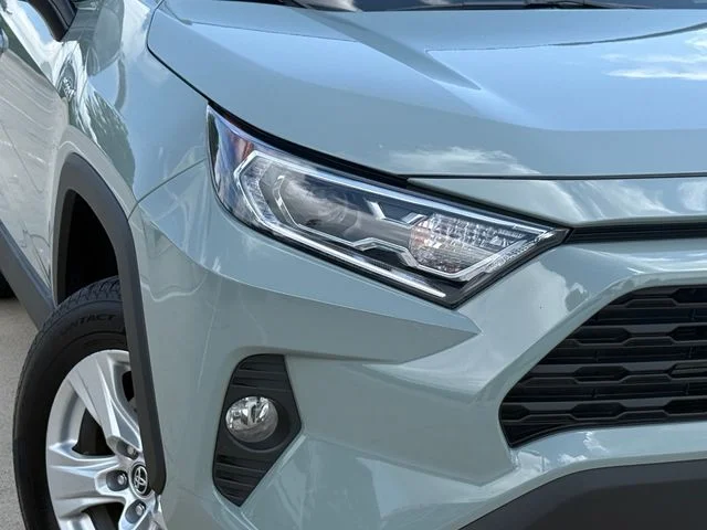 Used 2021  Toyota XLE image 3