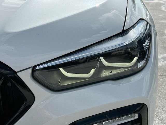 Used 2021 White BMW xDrive40i image 32