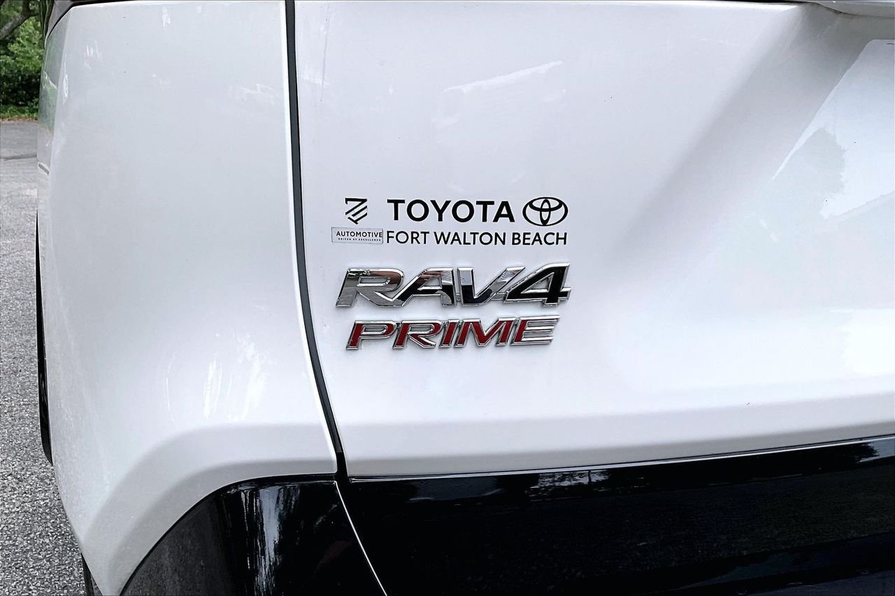 Used 2024 White Toyota SE image 27