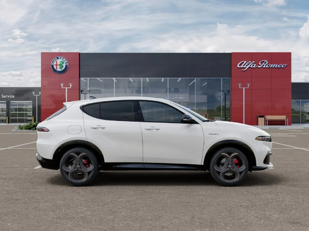 New 2026 Milano White Exterior Paint Alfa Romeo Base image 21
