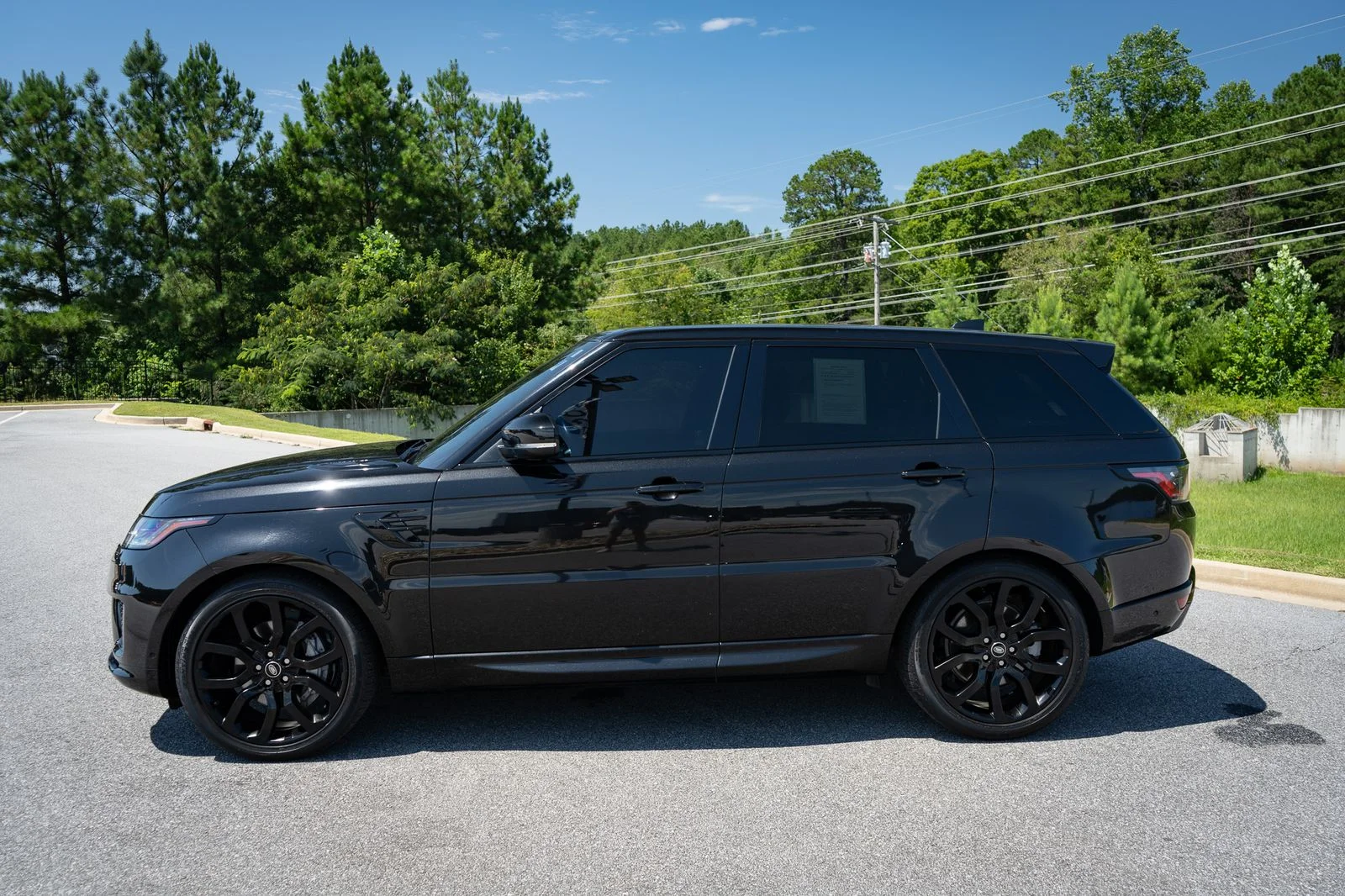 Used 2022 Black Land Rover HSE Silver Edition image 5