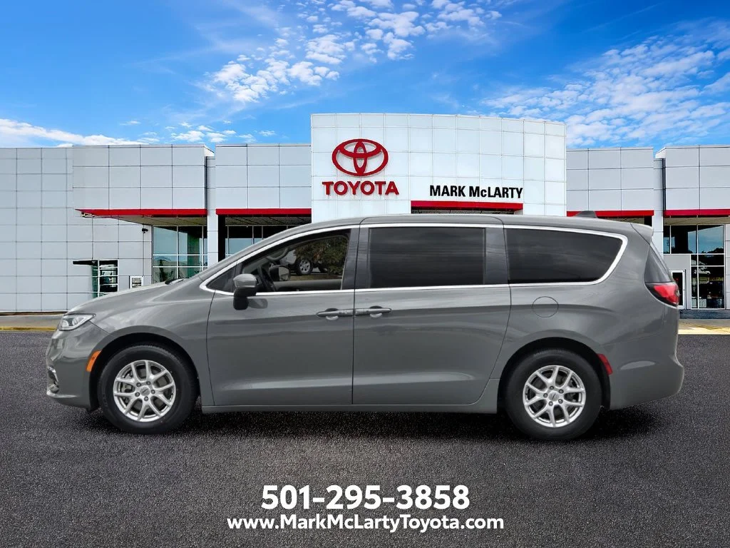 Used 2023 White Chrysler Touring L image 2