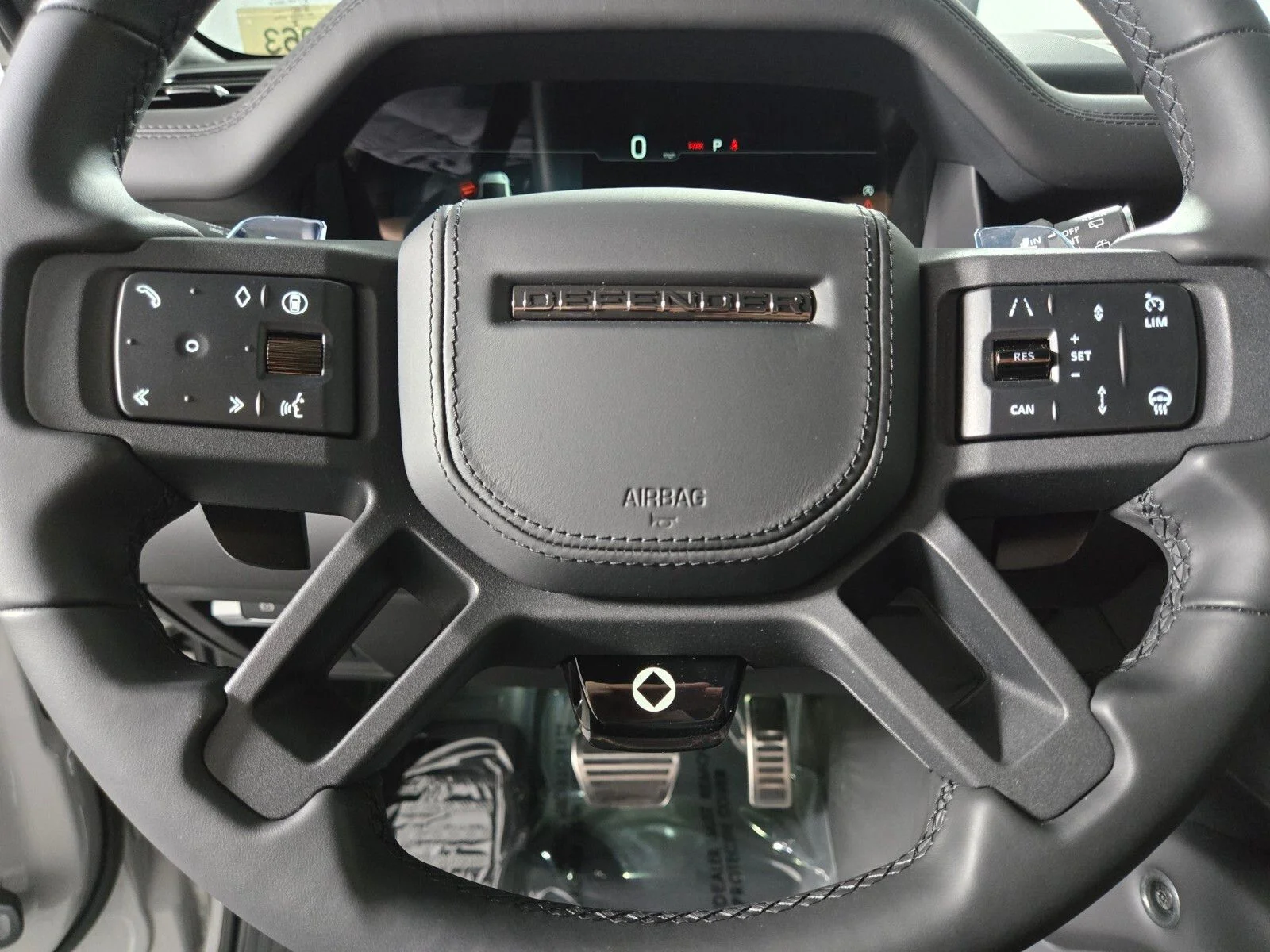 2026 Land Rover Defender OCTA - Photo 24