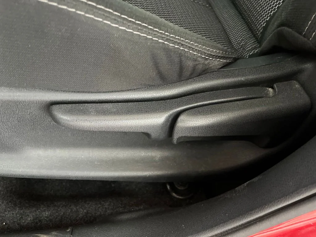Used 2019 Red Nissan 1.6 SV image 19