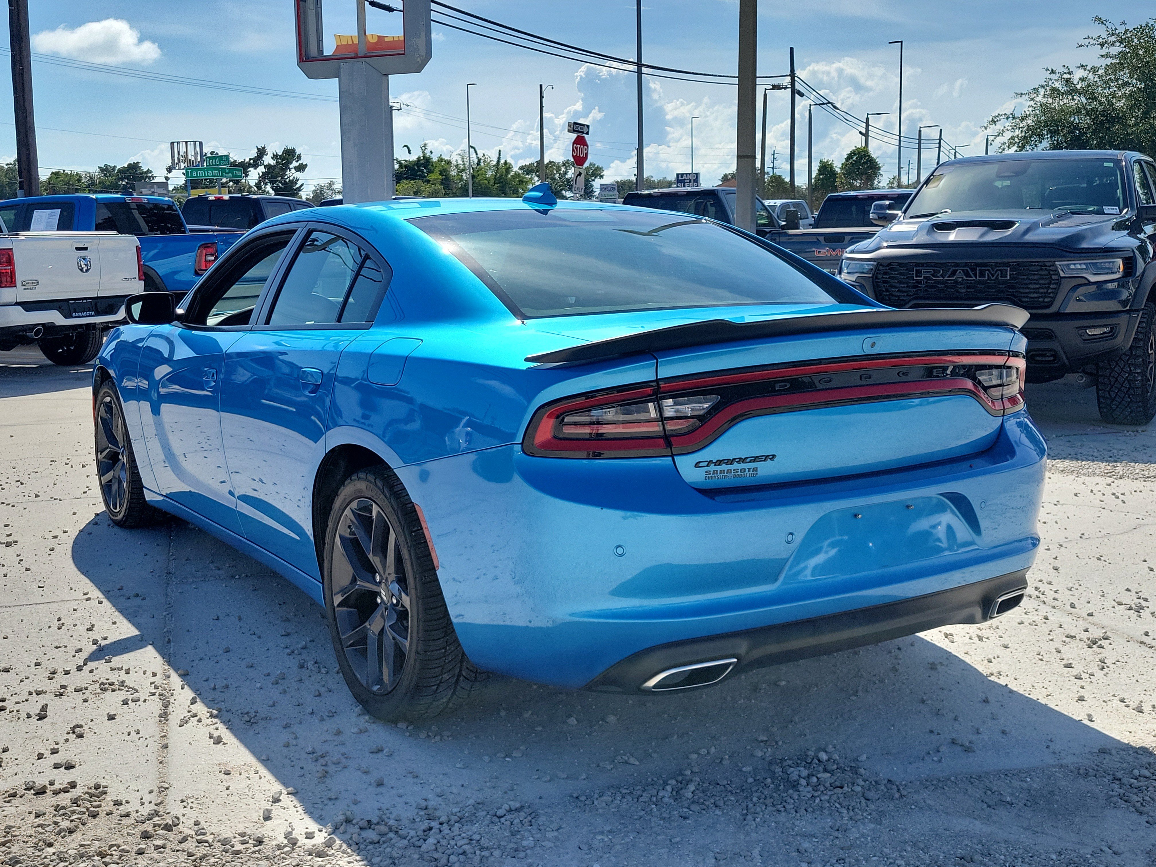 Used 2023 B5 Blue Pearlcoat Dodge SXT image 4
