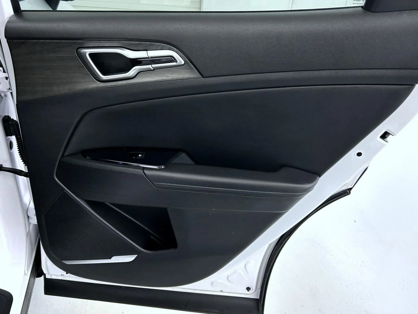 Used 2024 White Kia X-Line image 17