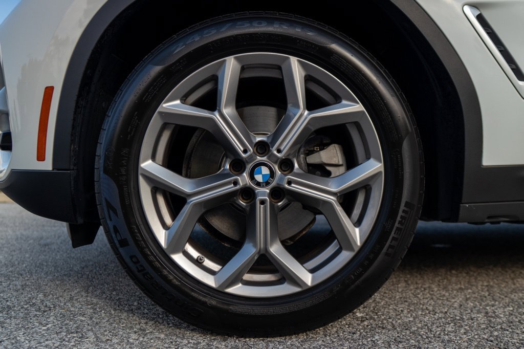 Used 2021 Alpine White BMW xDrive30i image 3