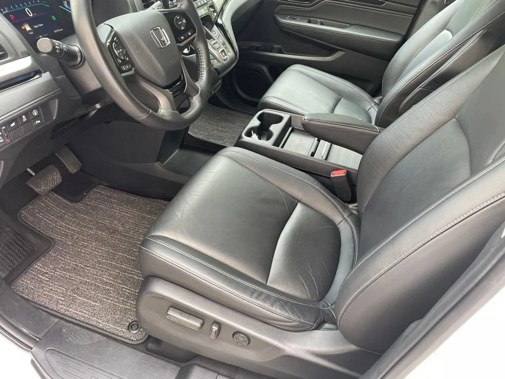 Used 2024 Platinum White Pearl Honda Touring image 18