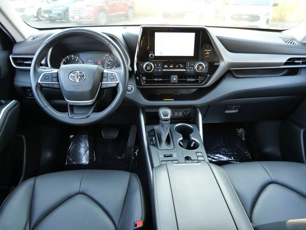 2023 Toyota Highlander XLE - Photo 13