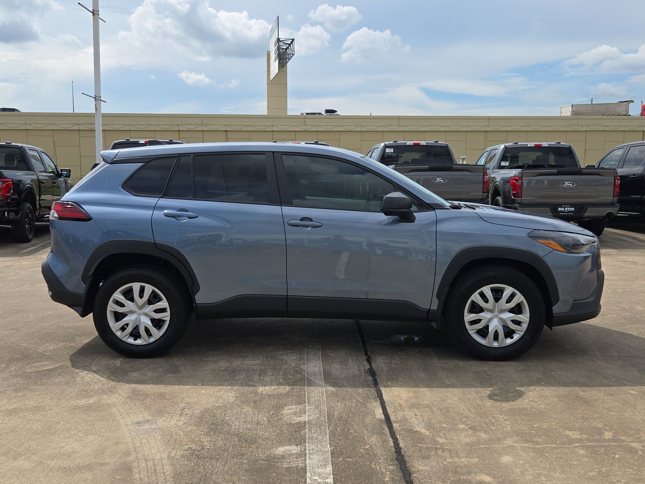 Used 2026 Blue Toyota L image 2