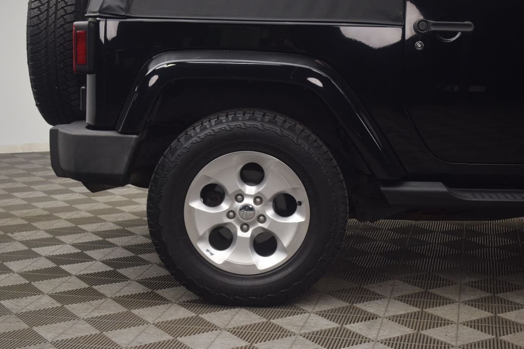 Used 2013 Black Jeep Sahara image 24