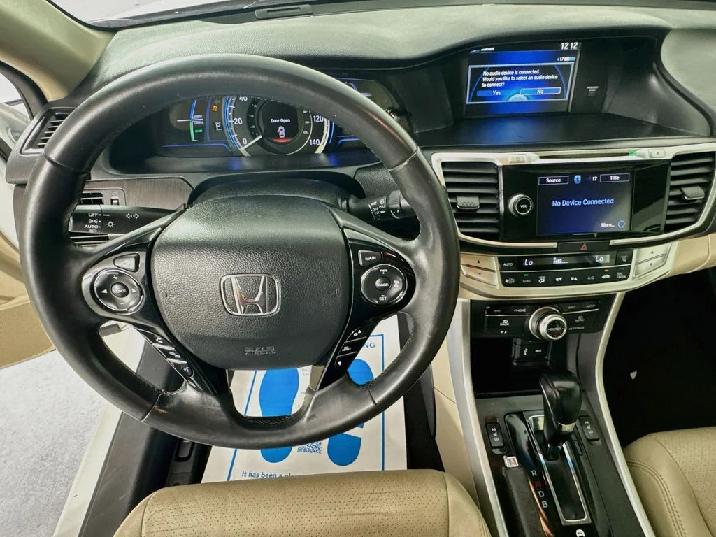 Used 2015 White Honda Touring image 12