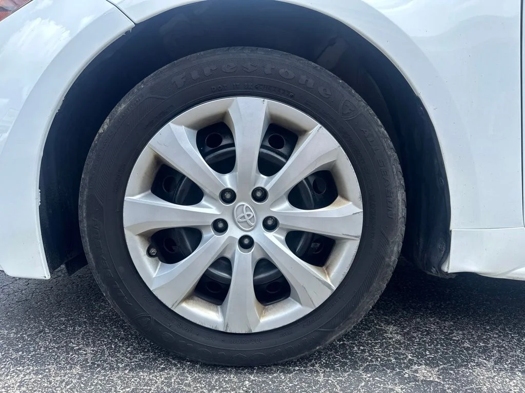 Used 2022 White Toyota LE image 12