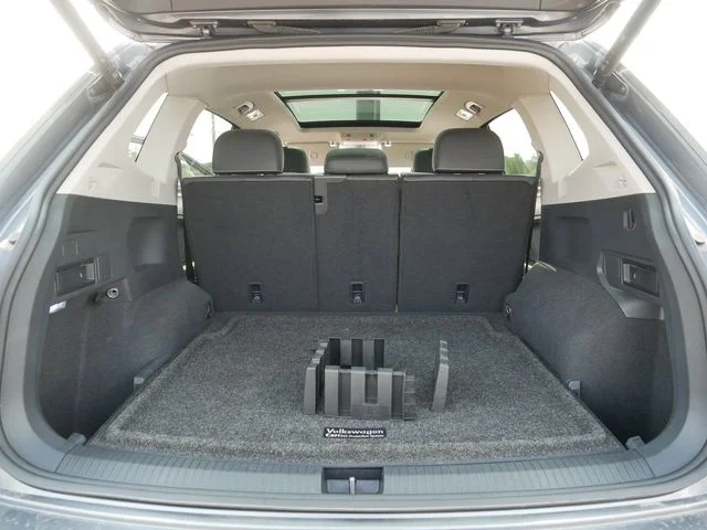 Certified Used 2022 Gray Volkswagen 2.0T SE image 18