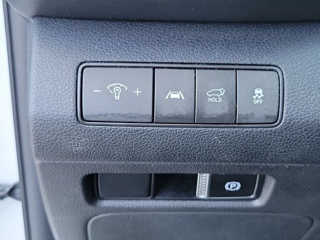 Used 2023 White Hyundai SEL image 21