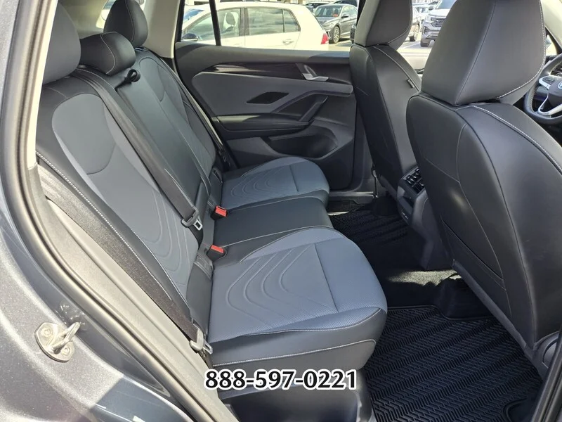 Used 2025 Pyrite Silver Metallic Volkswagen 2.0T SE image 17