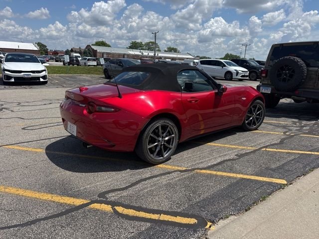 Used 2016 Red Mazda Grand Touring image 3