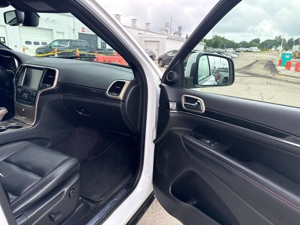 Used 2016 Bright White Clearcoat Jeep Limited image 18