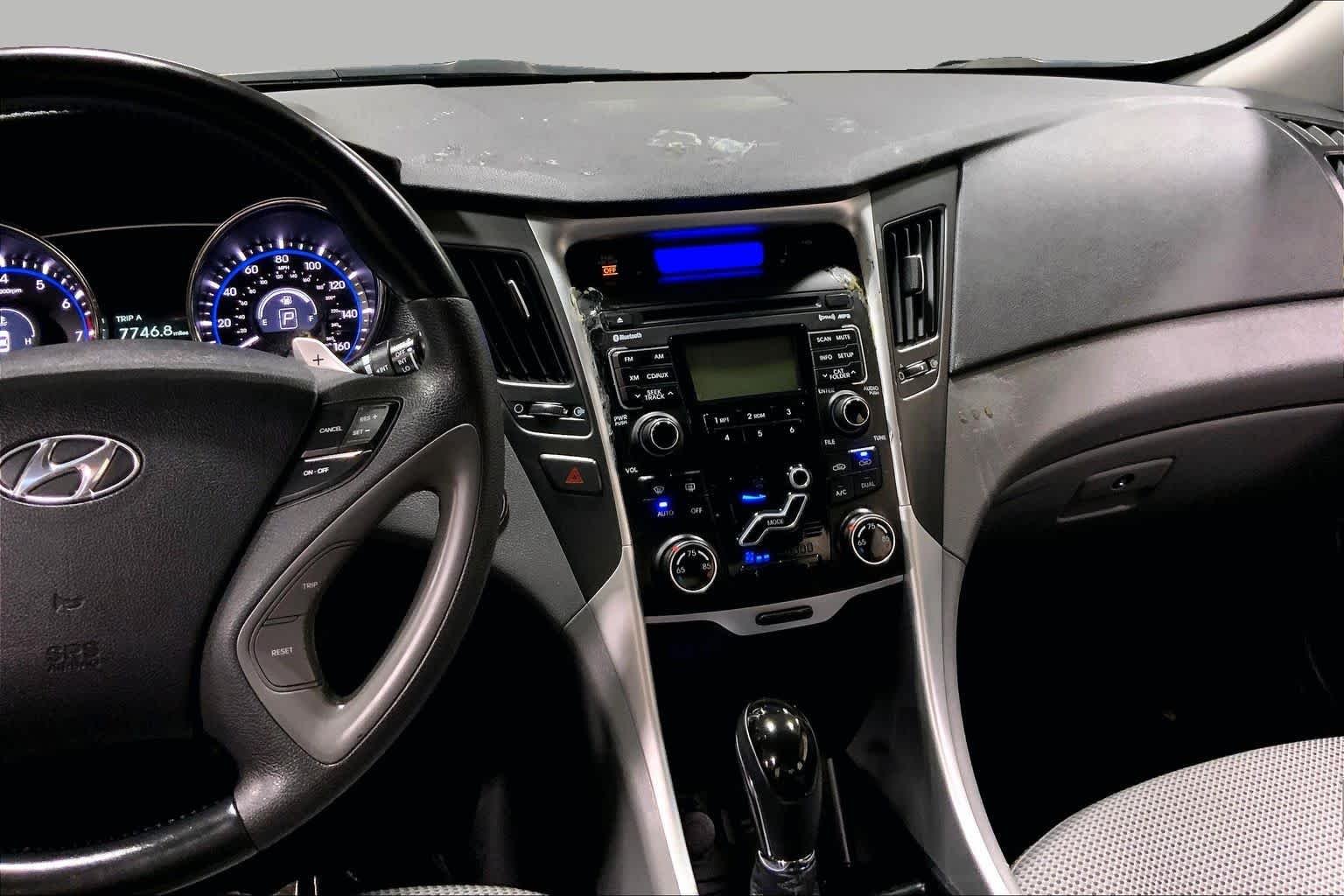 Used 2011 Harbor Gray Metallic Hyundai SE image 6