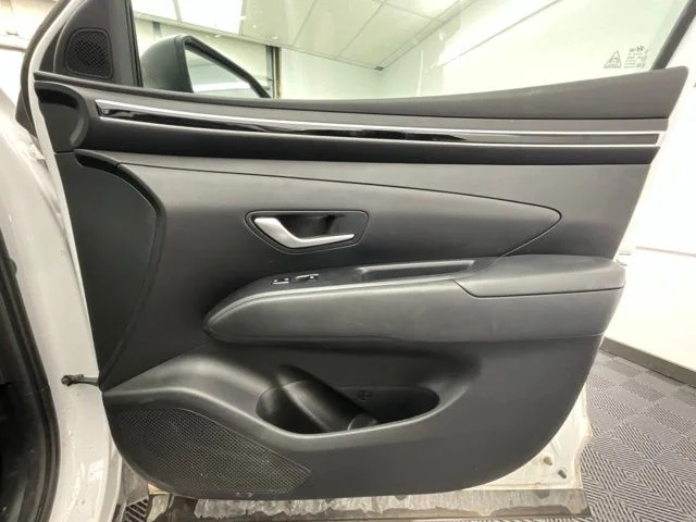 Used 2024 White Hyundai SEL image 13