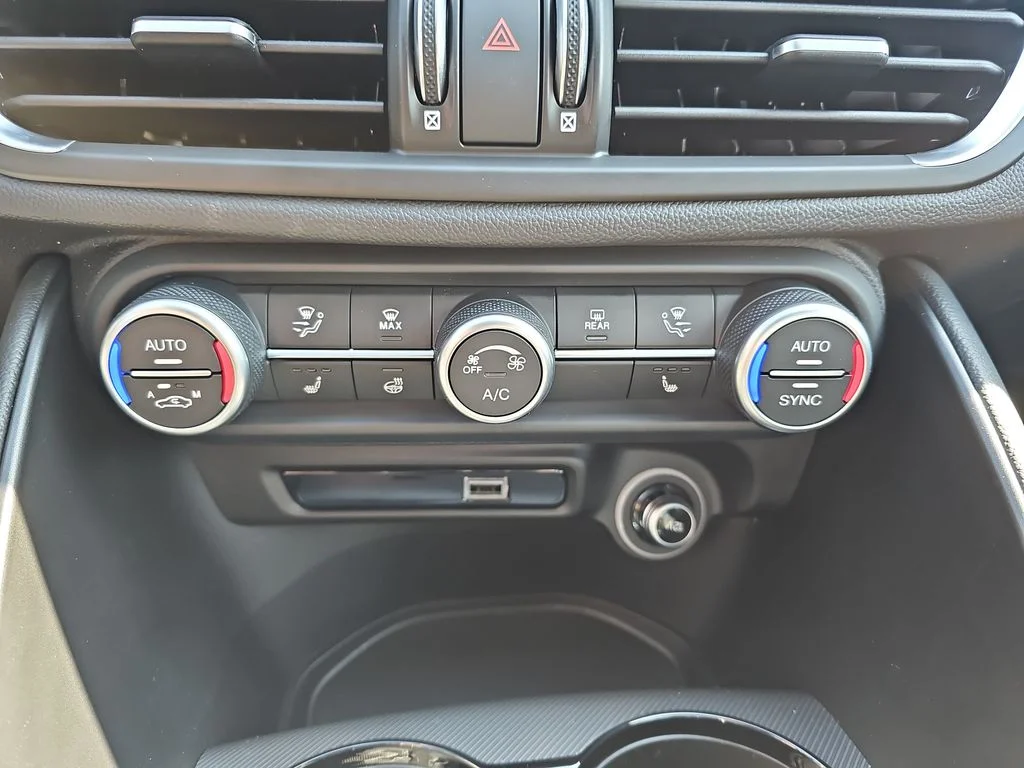 2026 Alfa Romeo Giulia Base - Photo 20