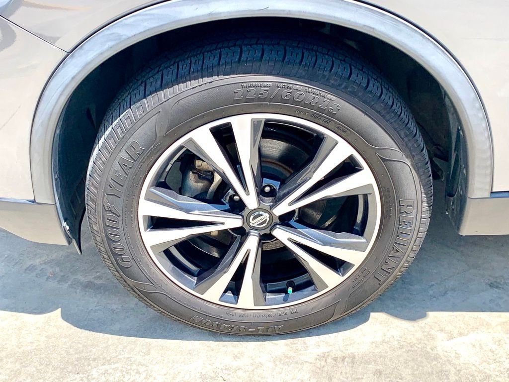 Used 2020 Gray Nissan SV image 9
