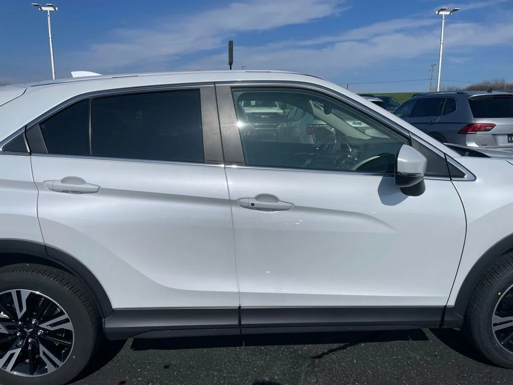 Used 2024 Silver Mitsubishi SE image 26