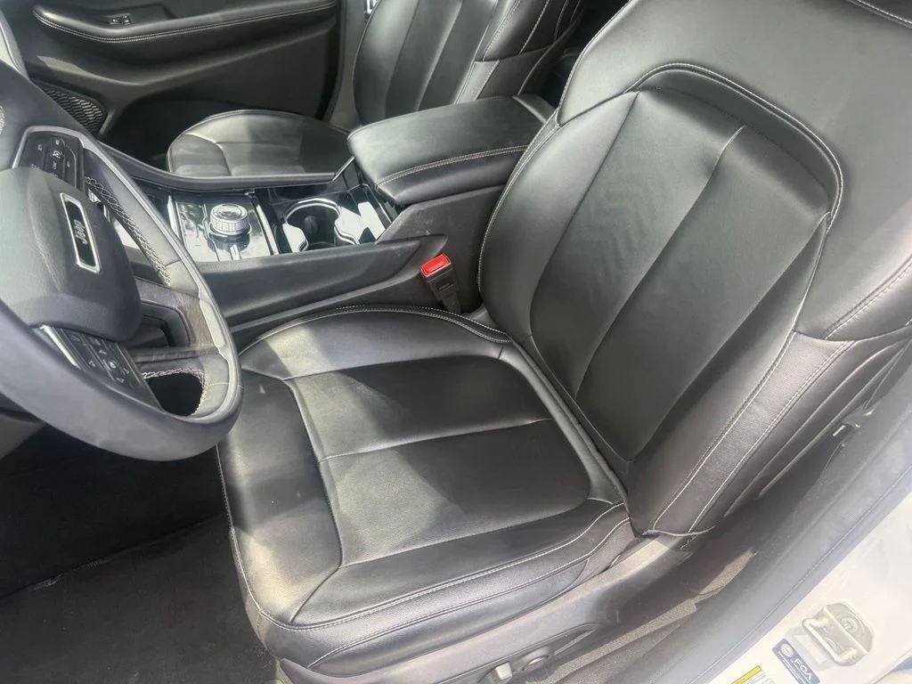 Used 2023 White Jeep Limited image 16