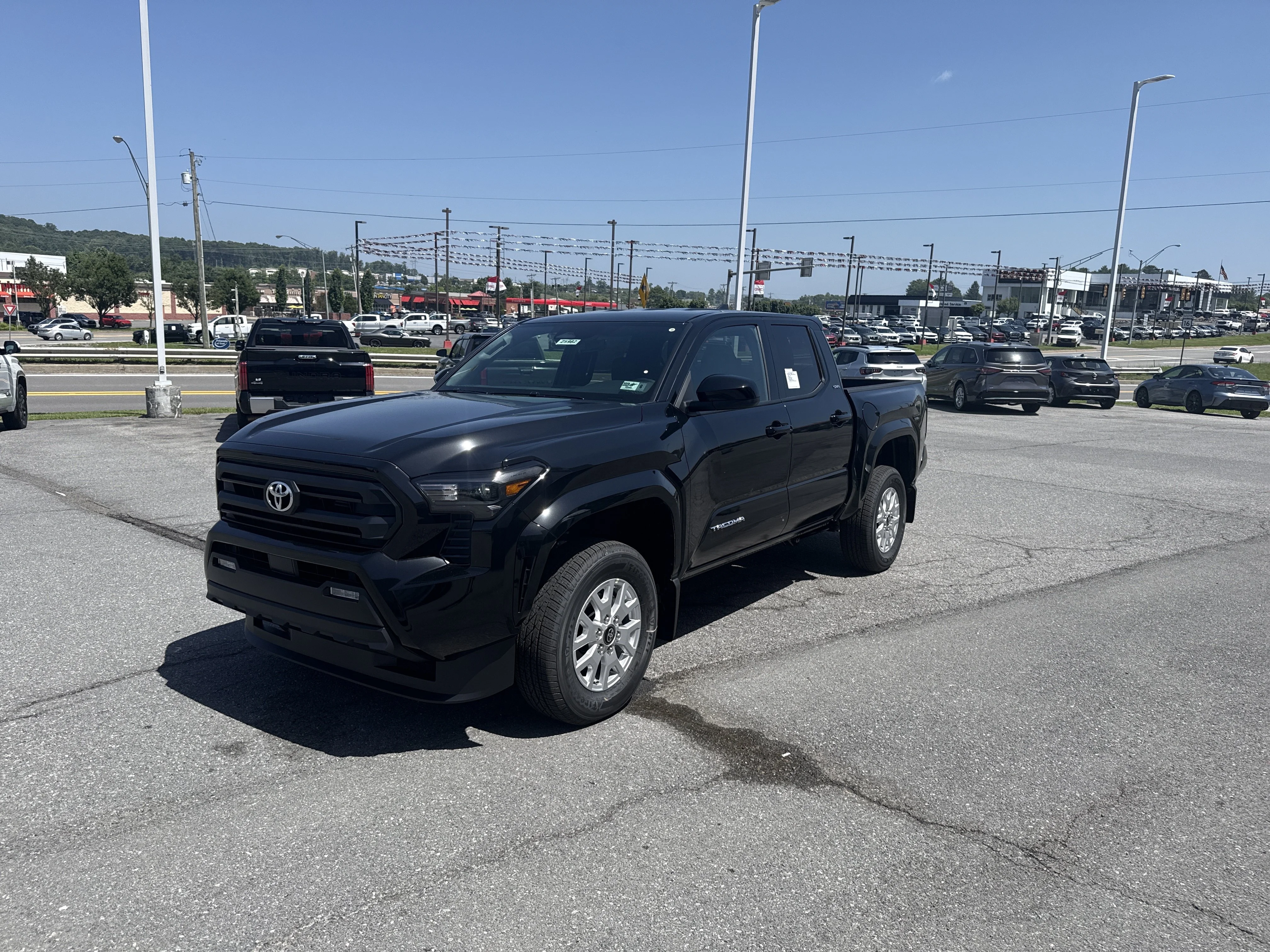 2026 Toyota Tacoma SR5 - Photo 7