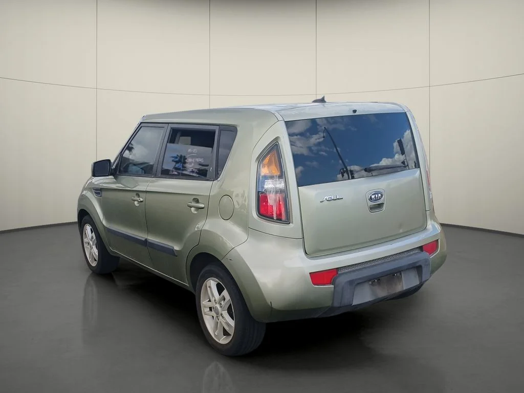 Certified Used 2011 Green Kia Plus image 5