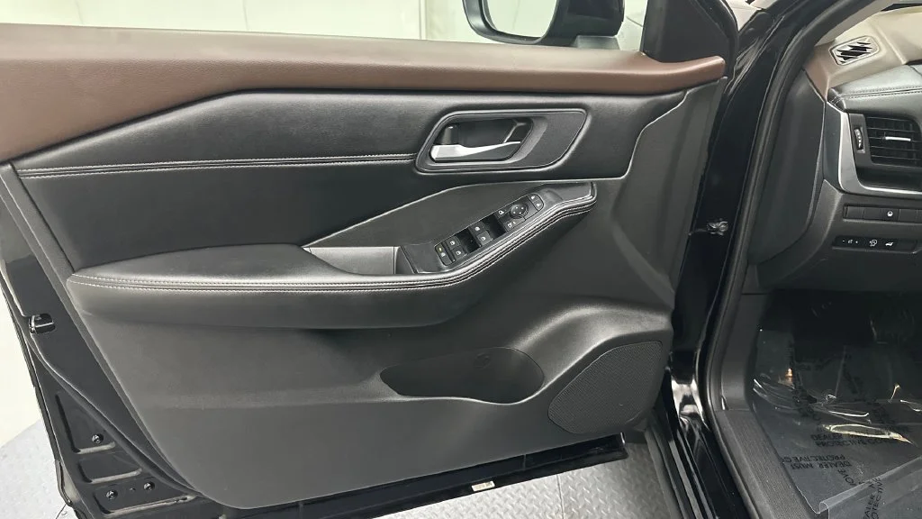 Used 2023 Black Nissan SV image 17