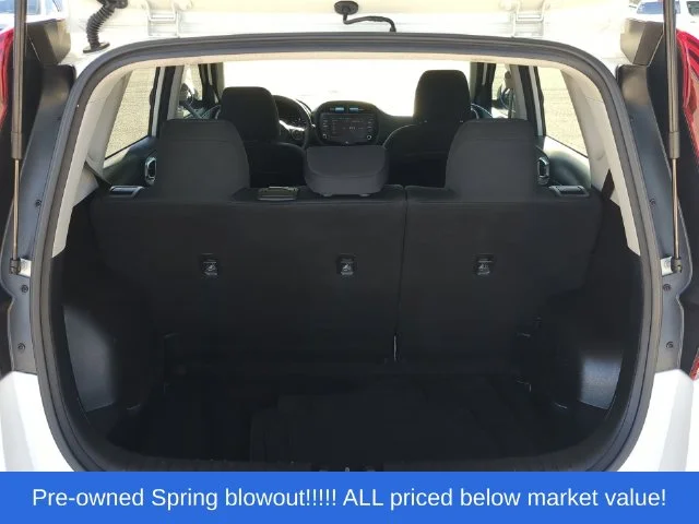 Used 2022 White Kia LX image 38
