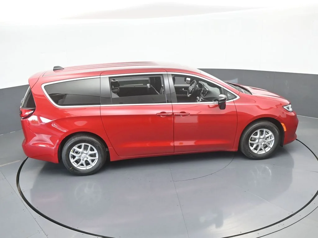 New 2026 Red Hot Pearl-Coat Exterior Paint Chrysler Select image 49