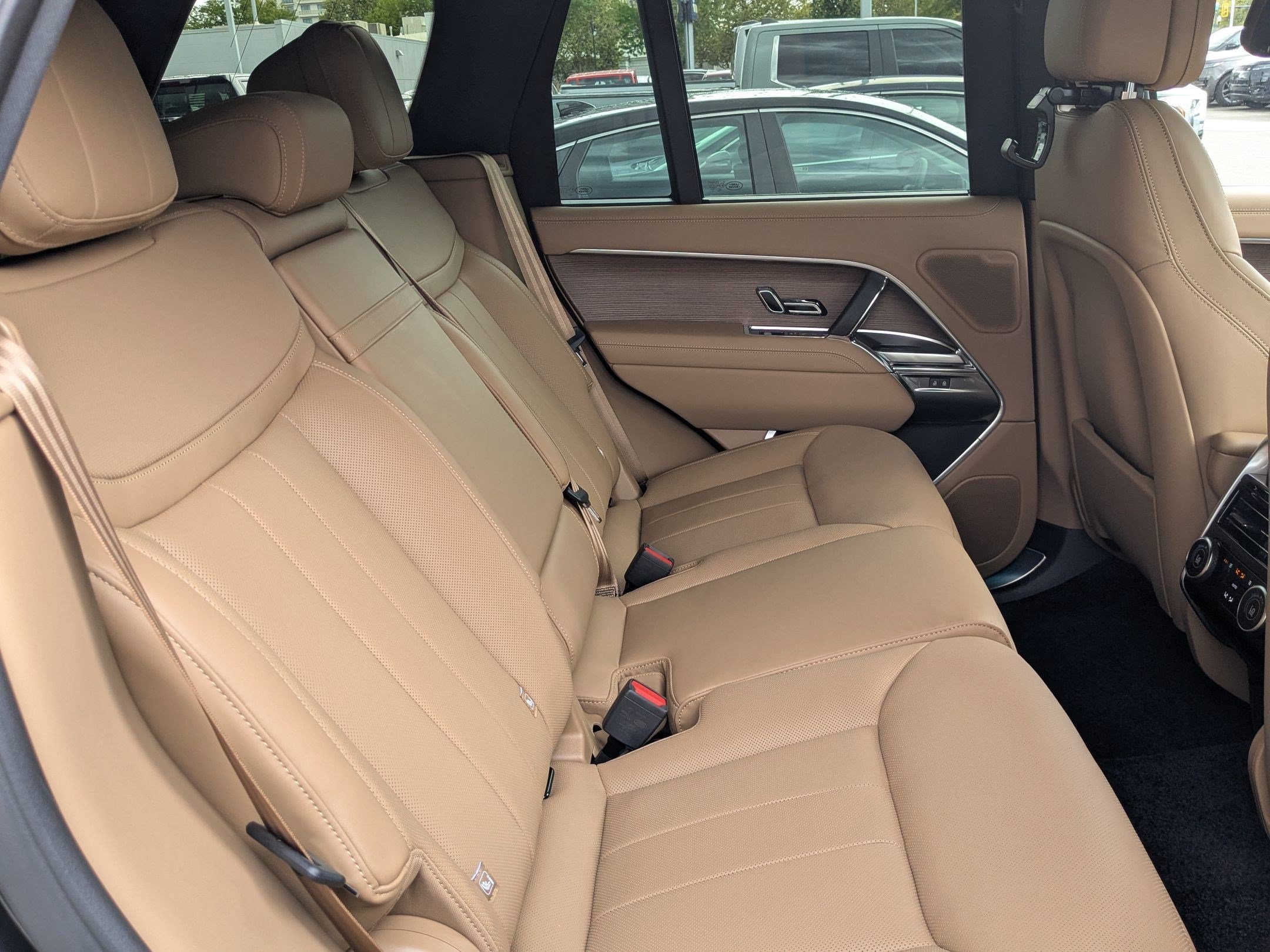 New 2026 Santorini Black Land Rover P530 SE image 31
